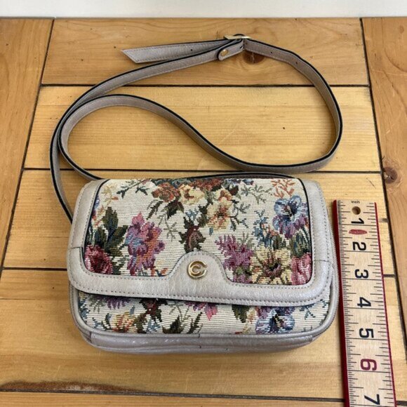 Cornell Floral Tapestry Purse Beige Faux Leather Multi-Pocket Magnet Clasp - Picture 11 of 13